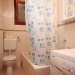 With A Parking Space - 7095 רוביני