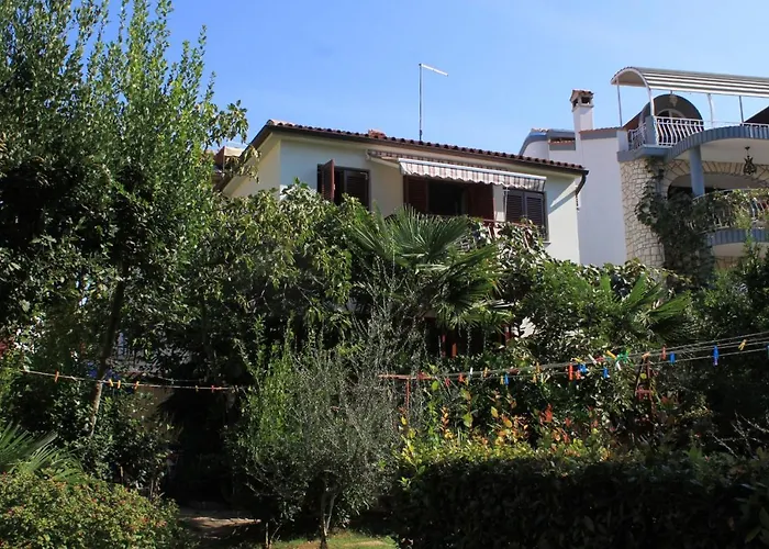 With A Parking Space - 7095